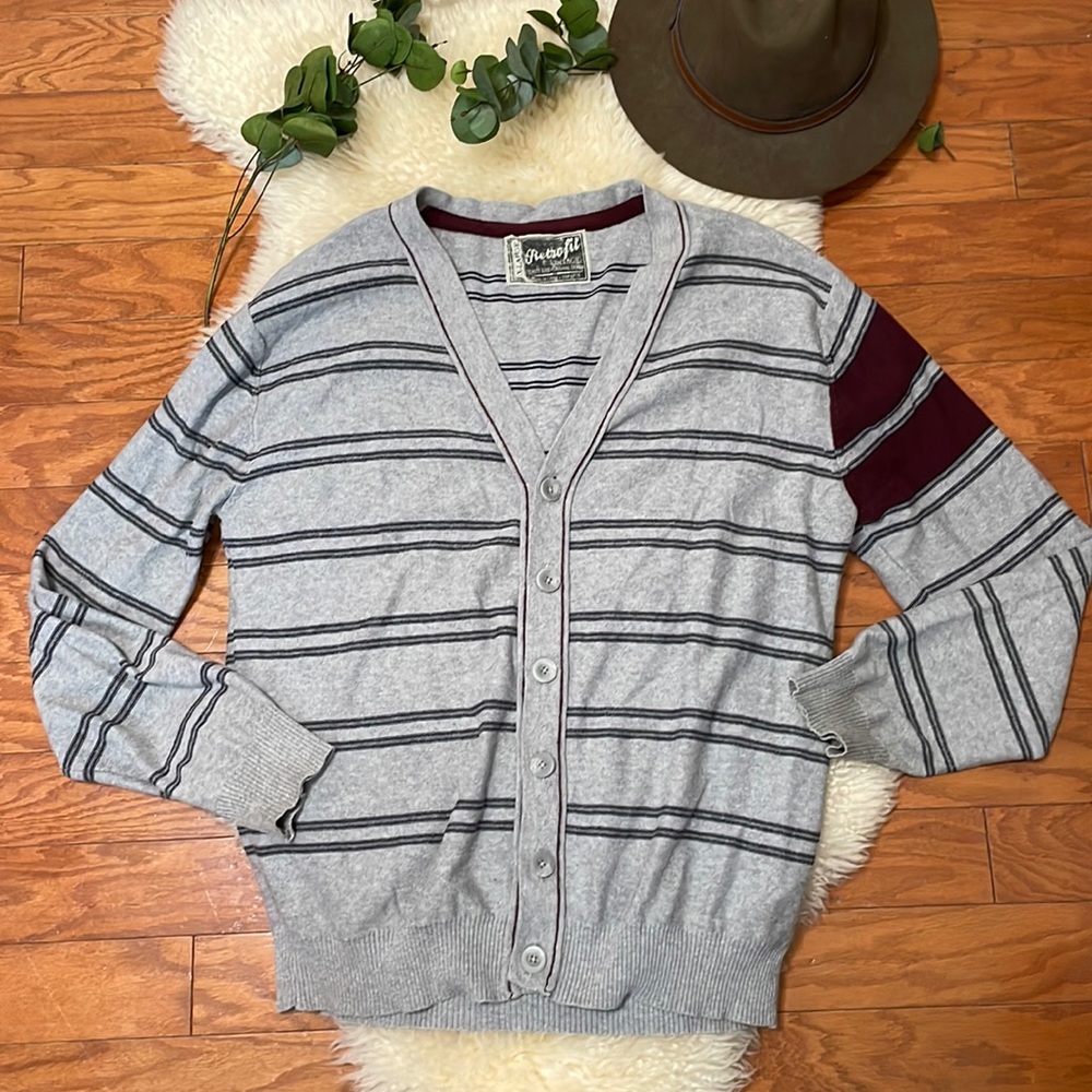 Men’s RetroFit Gray Cardigan with Navy & Burgundy Stripes / Size X-Large